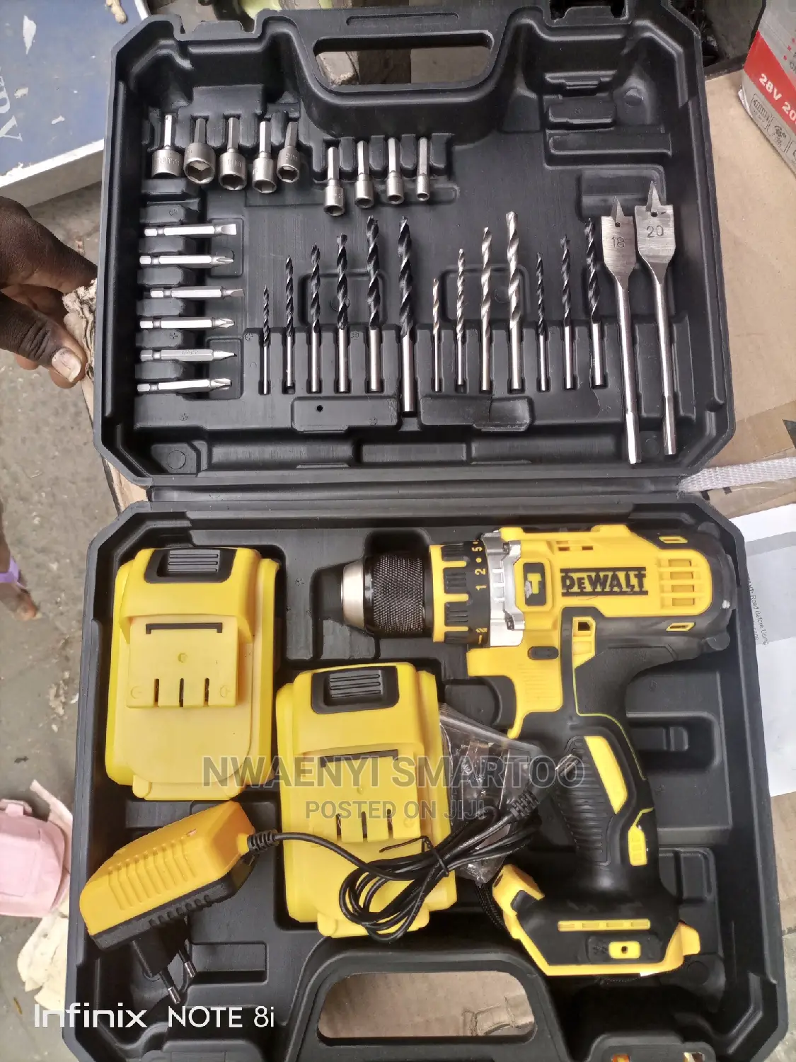 Dewalt Hand Battery Drill With Two Battery