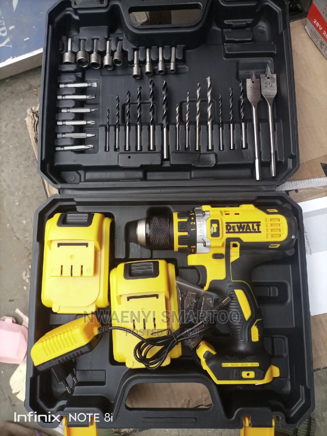 Dewalt Hand Battery Drill With Two Battery