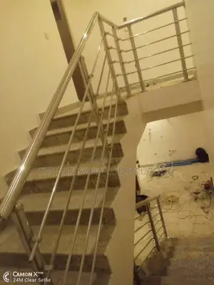 Horizontal Stainless Handrail Staircase Support