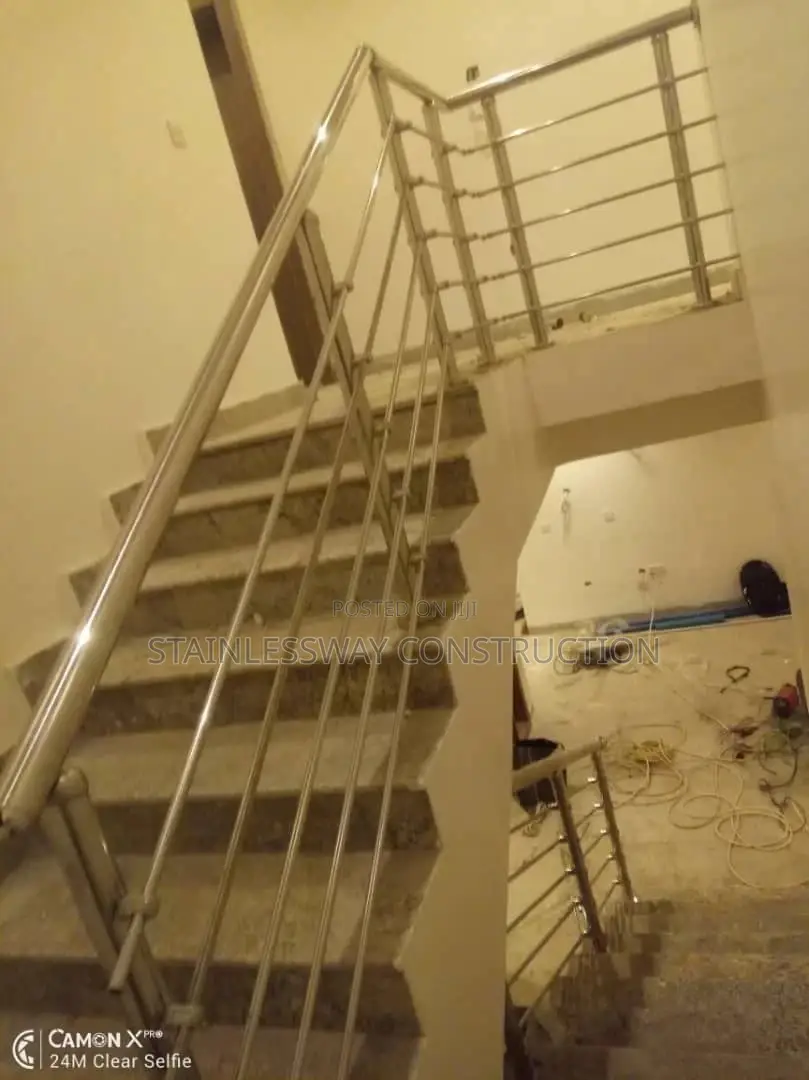 Horizontal Stainless Handrail Staircase Support