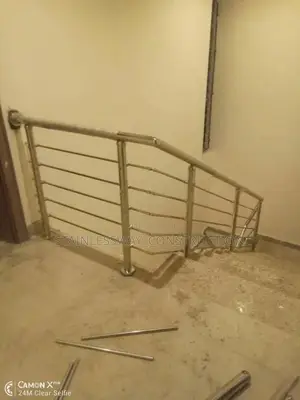 Horizontal Stainless Handrail Staircase Support