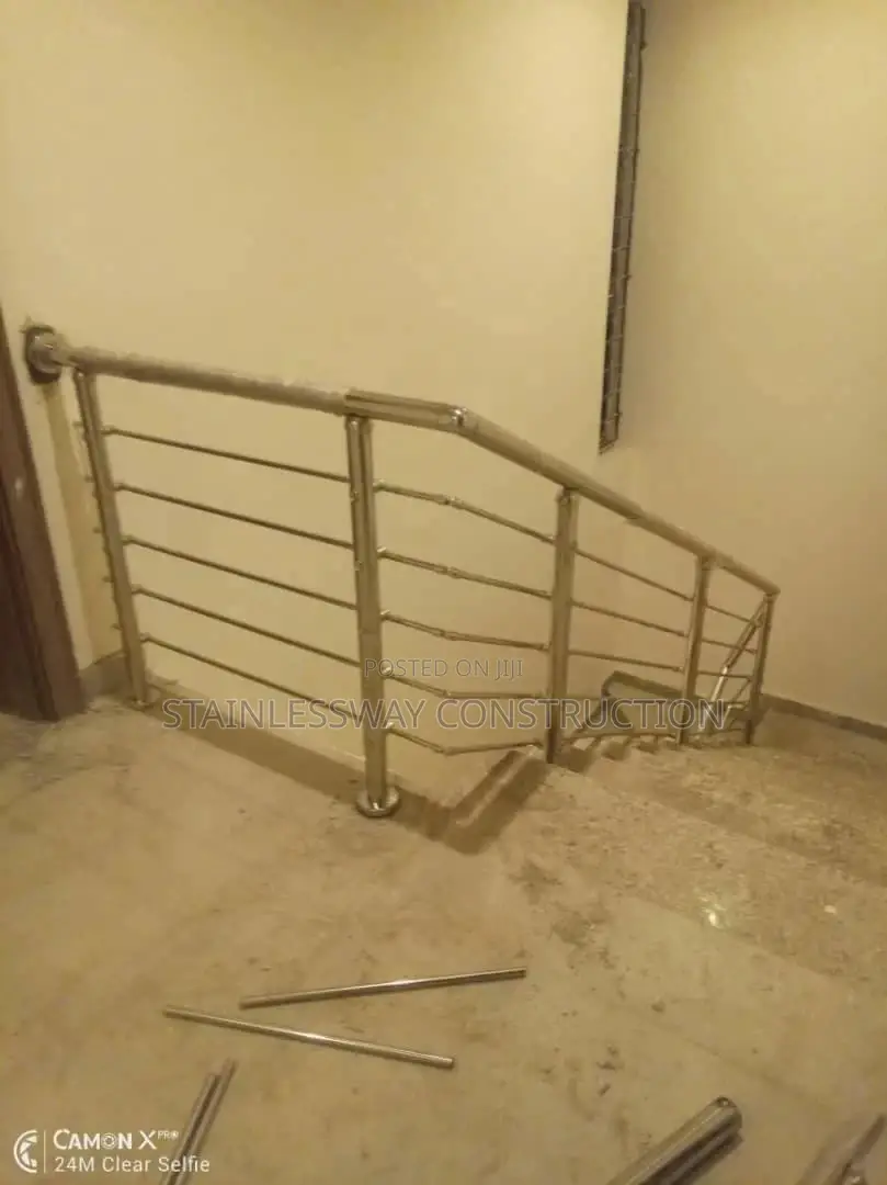 Horizontal Stainless Handrail Staircase Support