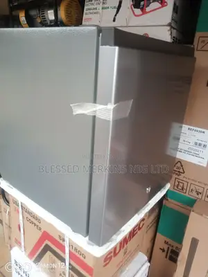 Hisense Bedside Fridge REF45DR