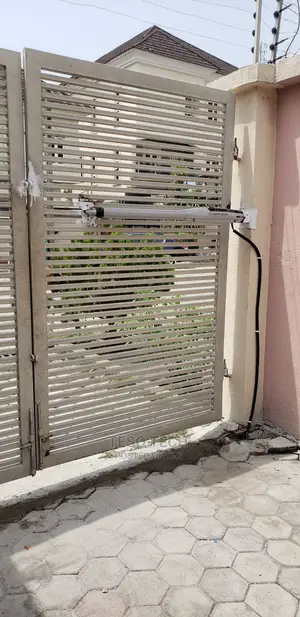 Commercial Swing Gate Operator