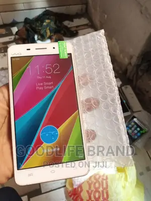 Vivo iQOO Z1x 64 GB Silver
