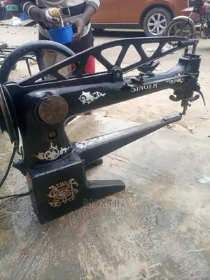 Photo - Cylinder Arm Heavy Duty Industrial Sewing Machine