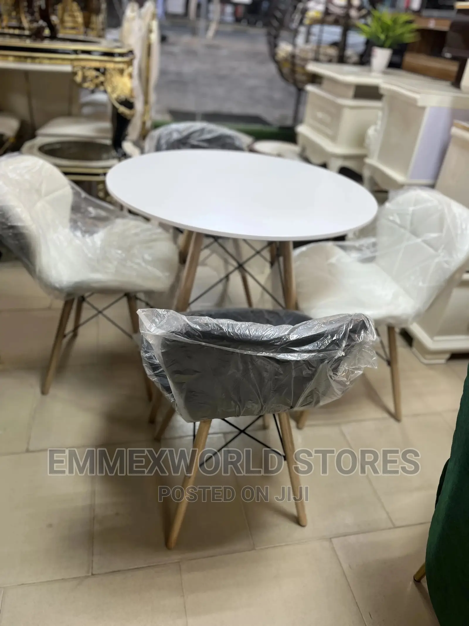 Exquisite Dinning Set With Four Chairs