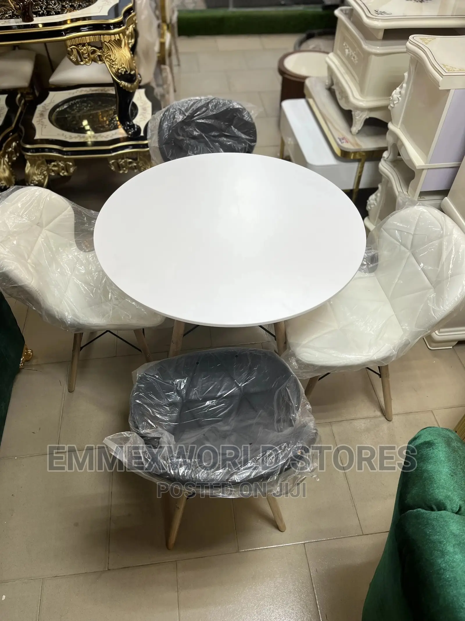Exquisite Dinning Set With Four Chairs