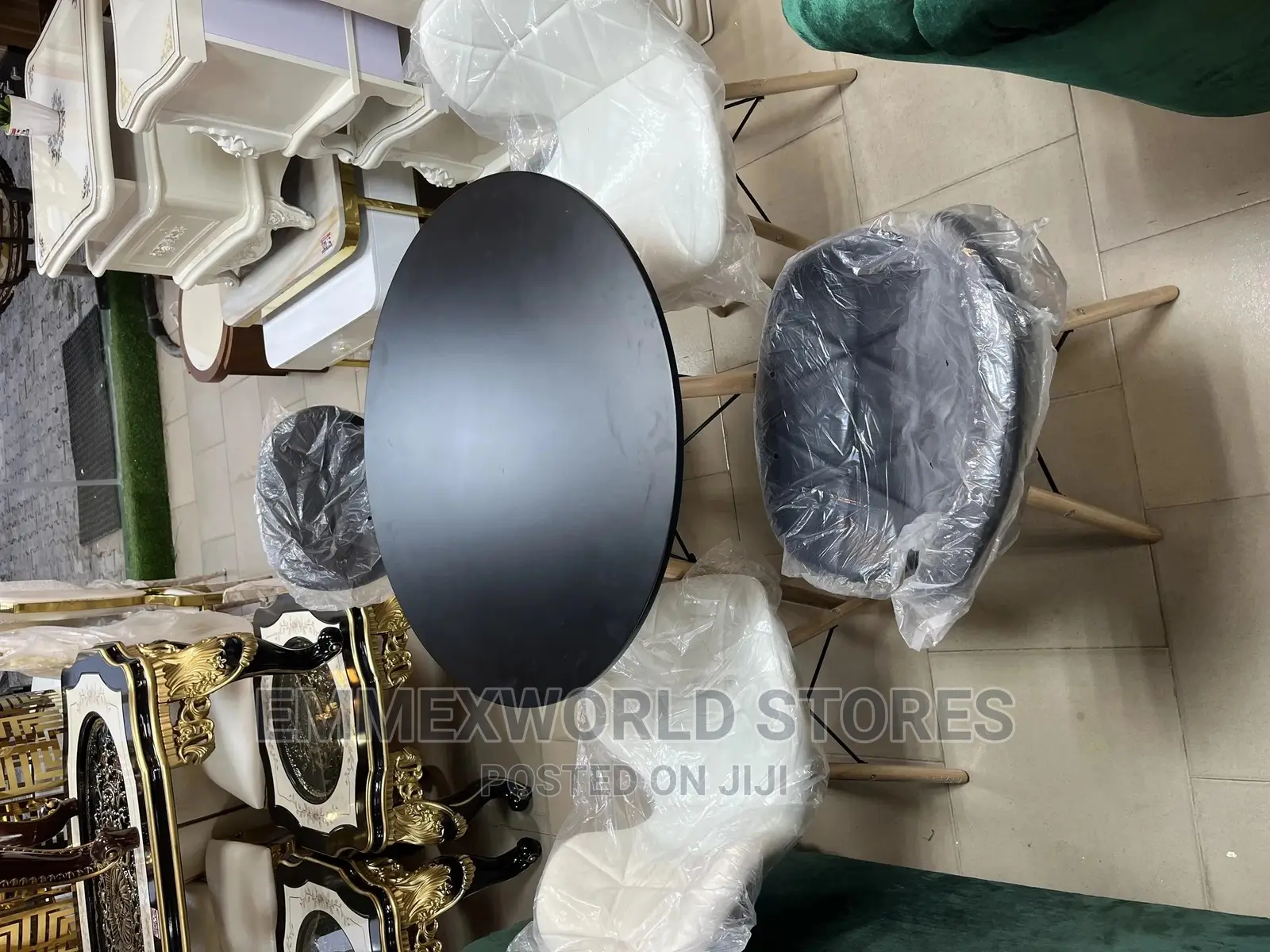 Exquisite Dinning Set With Four Chairs