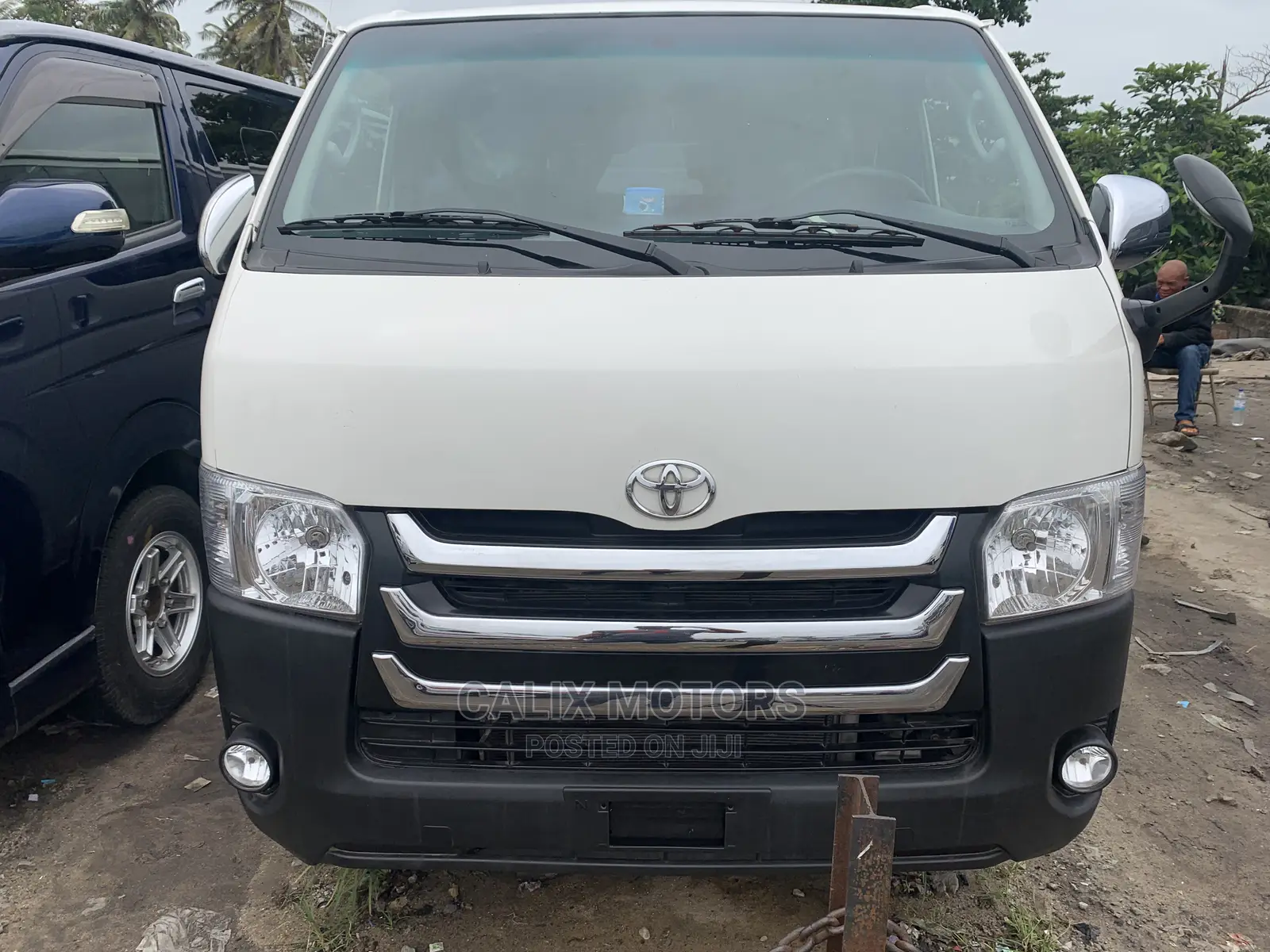 Toyota HiAce 2010 White