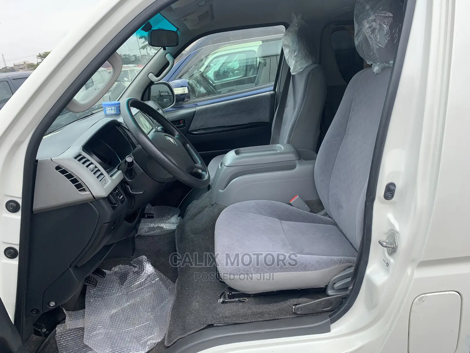 Toyota HiAce 2010 White