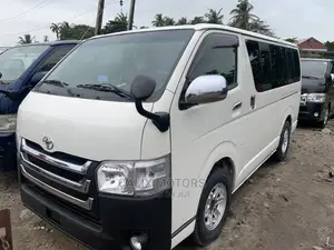 Toyota HiAce 2010 White
