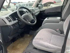 Toyota HiAce 2010 Silver