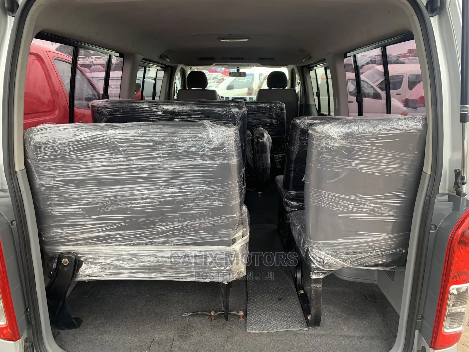 Toyota HiAce 2010 Silver