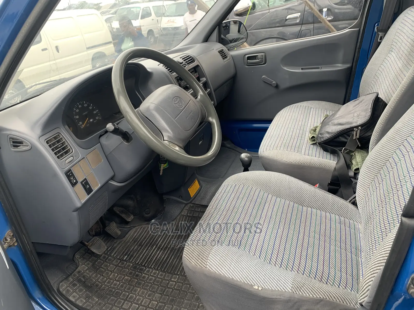 Toyota HiAce 2004 Blue