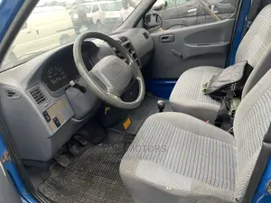 Toyota HiAce 2004 Blue