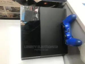 Ps4 Regular + 1controller and 5 Games (Gta5, Mk11, Gow Etc)