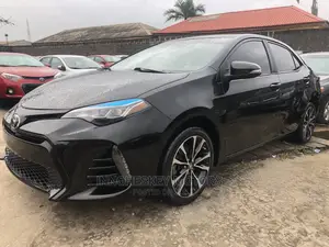 Toyota Corolla SE (1.8L 4cyl 6M) 2018 Black