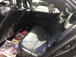 Toyota Corolla SE (1.8L 4cyl 6M) 2018 Black