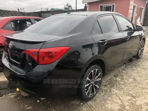 Toyota Corolla SE (1.8L 4cyl 6M) 2018 Black