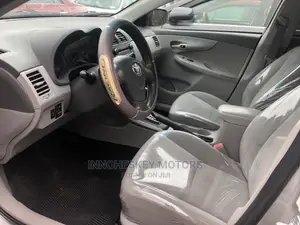 Toyota Corolla 2010 Silver