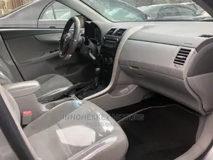 Toyota Corolla 2010 Silver