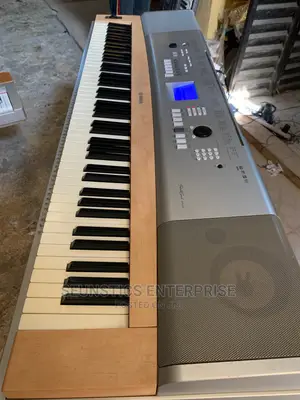 Yamaha Portable Grand DGX 620 Piano/Keyboard