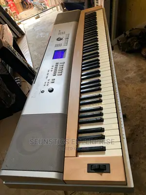 Yamaha Portable Grand DGX 620 Piano/Keyboard