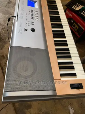 Yamaha Portable Grand DGX 620 Piano/Keyboard