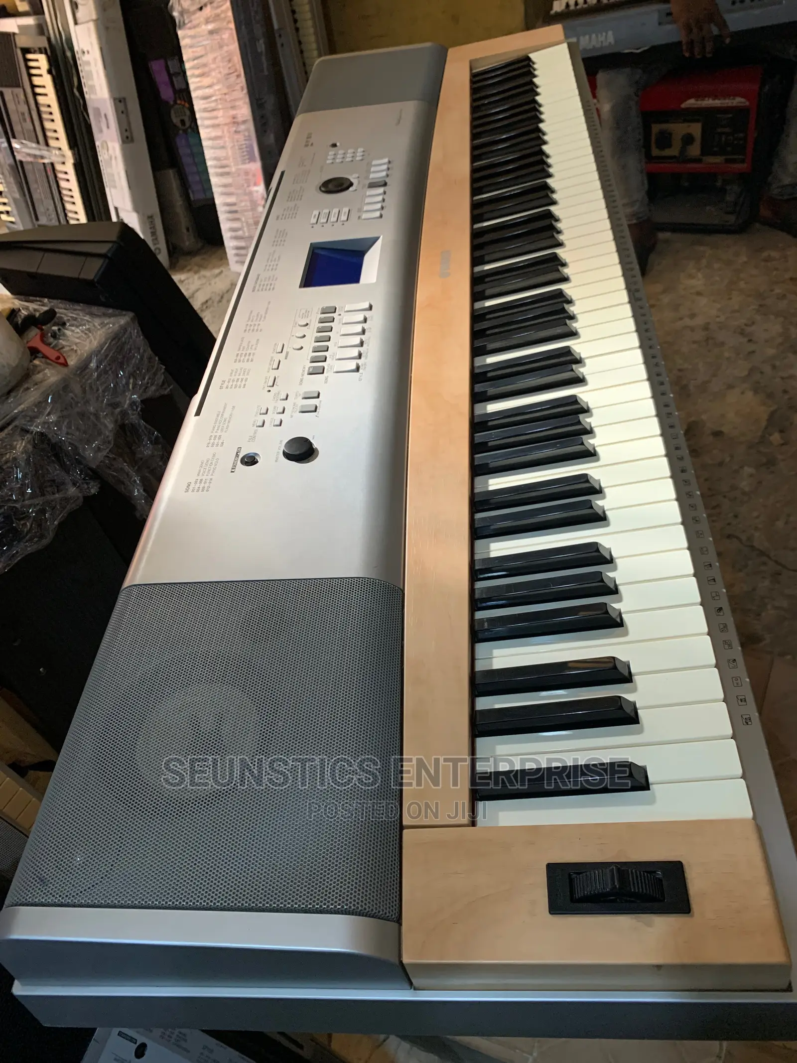 Yamaha Portable Grand DGX 620 Piano/Keyboard