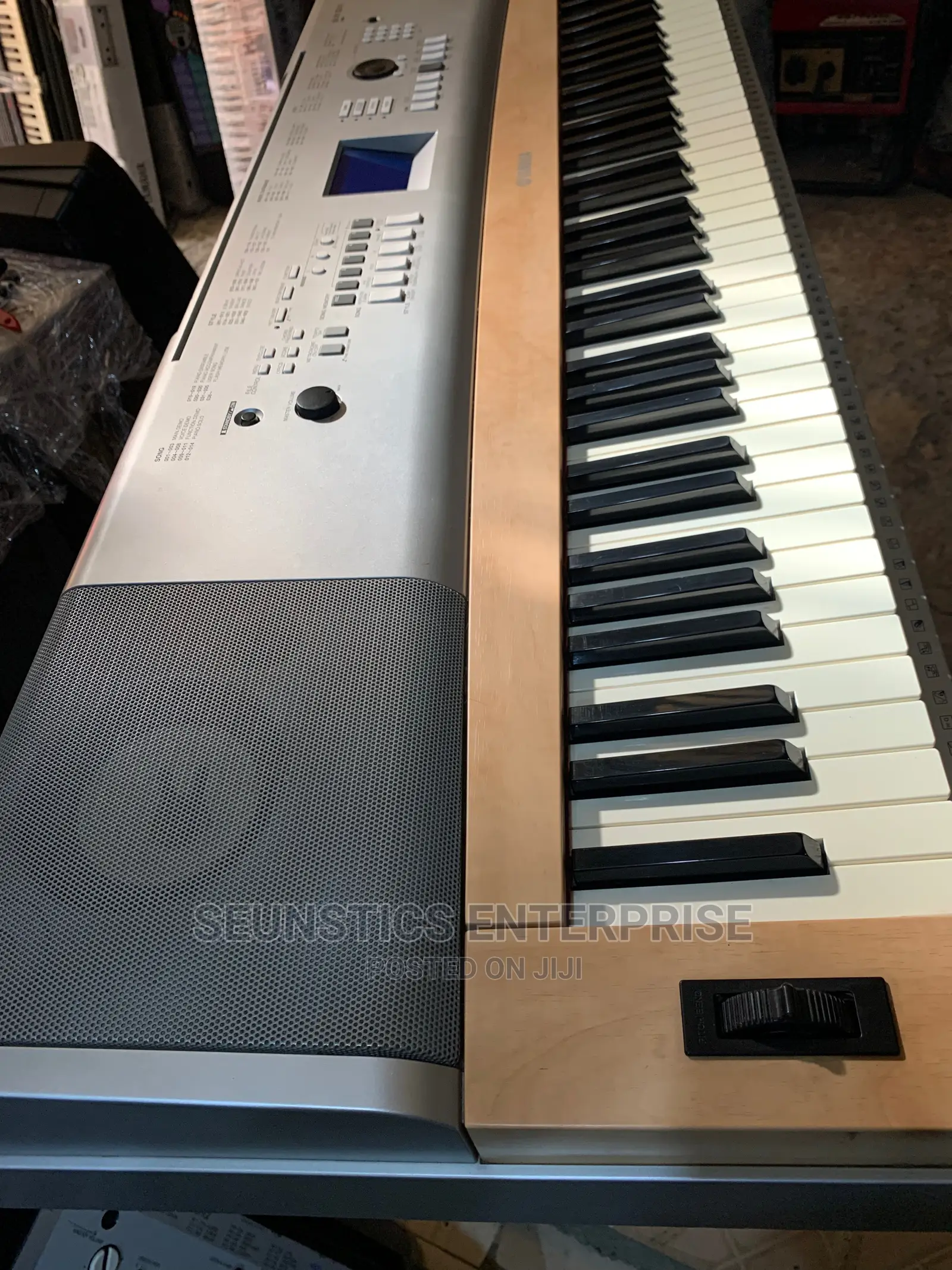 Yamaha Portable Grand DGX 620 Piano/Keyboard