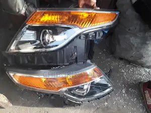 Head Light Ford Explorra 2012