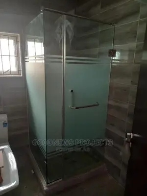 Hinge Glass Cubicle
