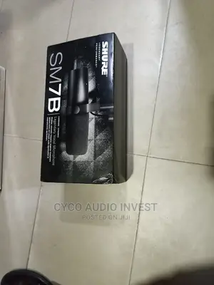 Original Shure Studio Mic SM7B.
