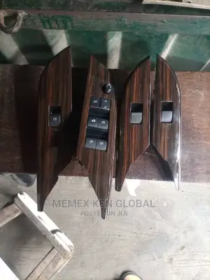 Pressing Buttons Hilux 2020