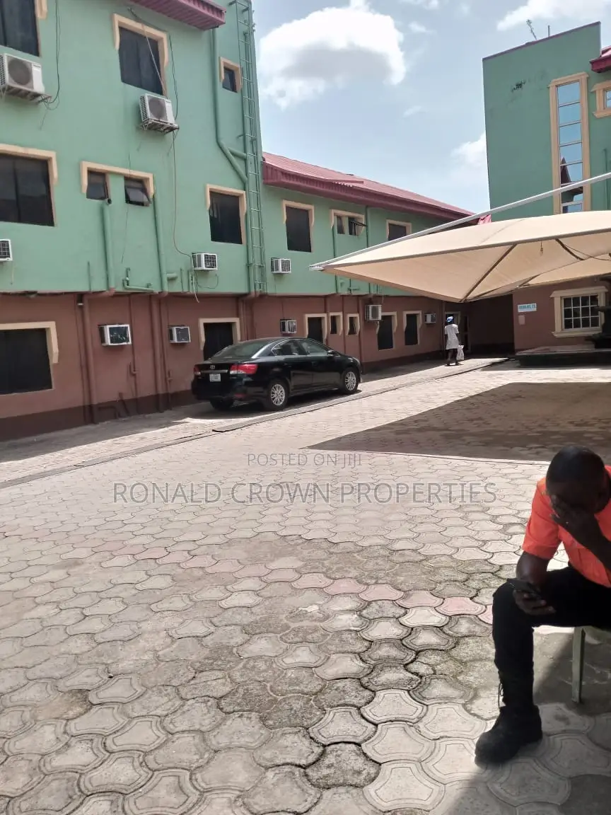 Functional 45 Rooms Hotel With Bar and Hall