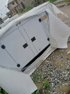 New Perkins Soundproof DIESEL Genenator Sp25kva-Neat Engine