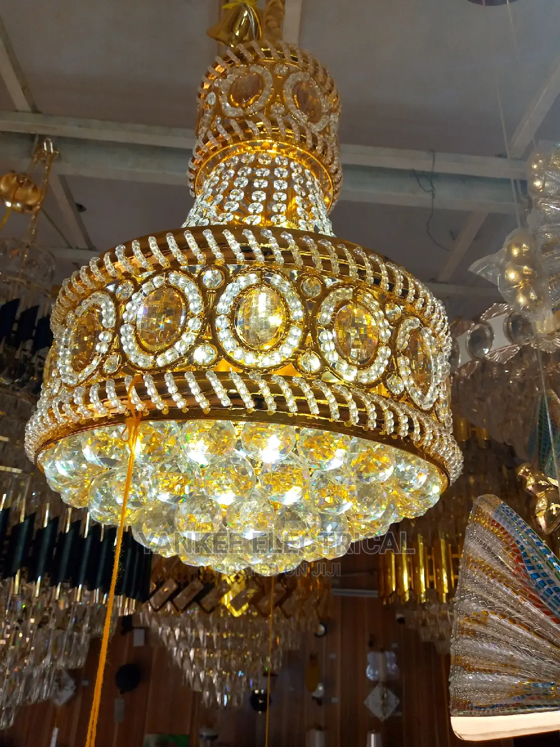 Quality Crystal Chandelier With Inbuild Led Lights