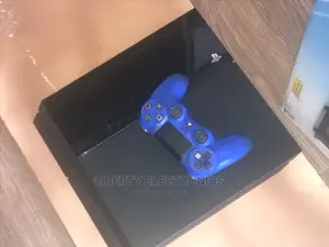 Verified Ps4 Regular + 1 Pad and 5 Games