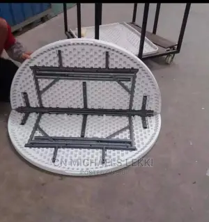 Foldable Round 5ft Table