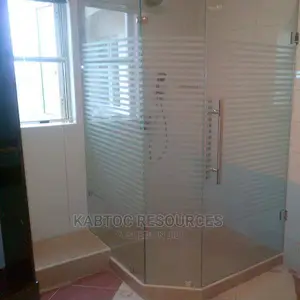 Cubicle Frosted Bath