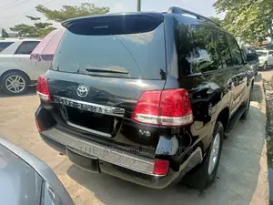 Toyota Land Cruiser 5.7 V8 2009 Black