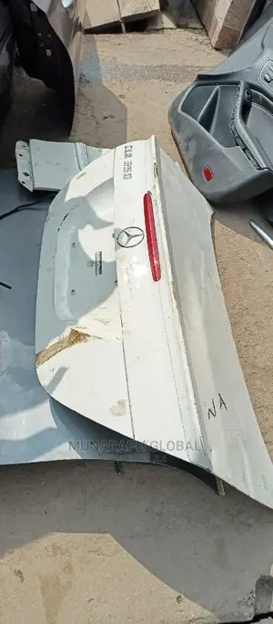 Mercedes Benz CLK 350 Boot.