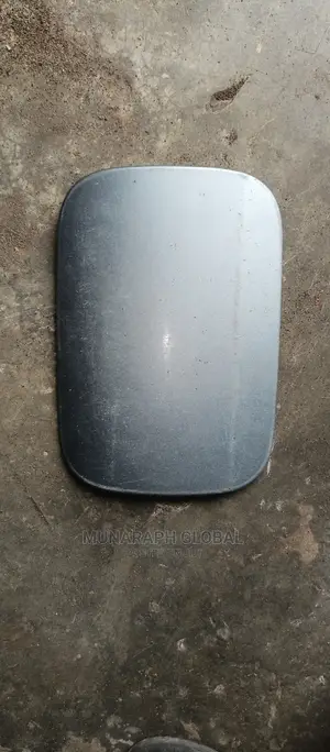 Mercedes Benz S500 Fuel Tank Cover.