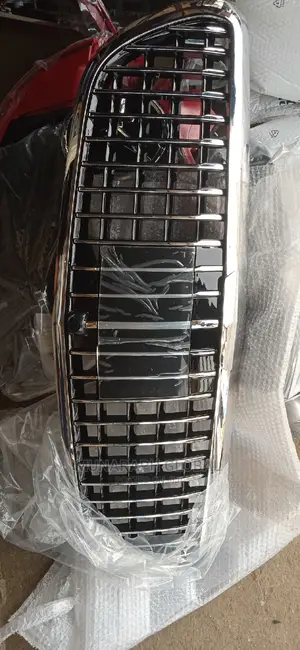 2022 Model Mercedes Benz S550 Maybach Front Grille.