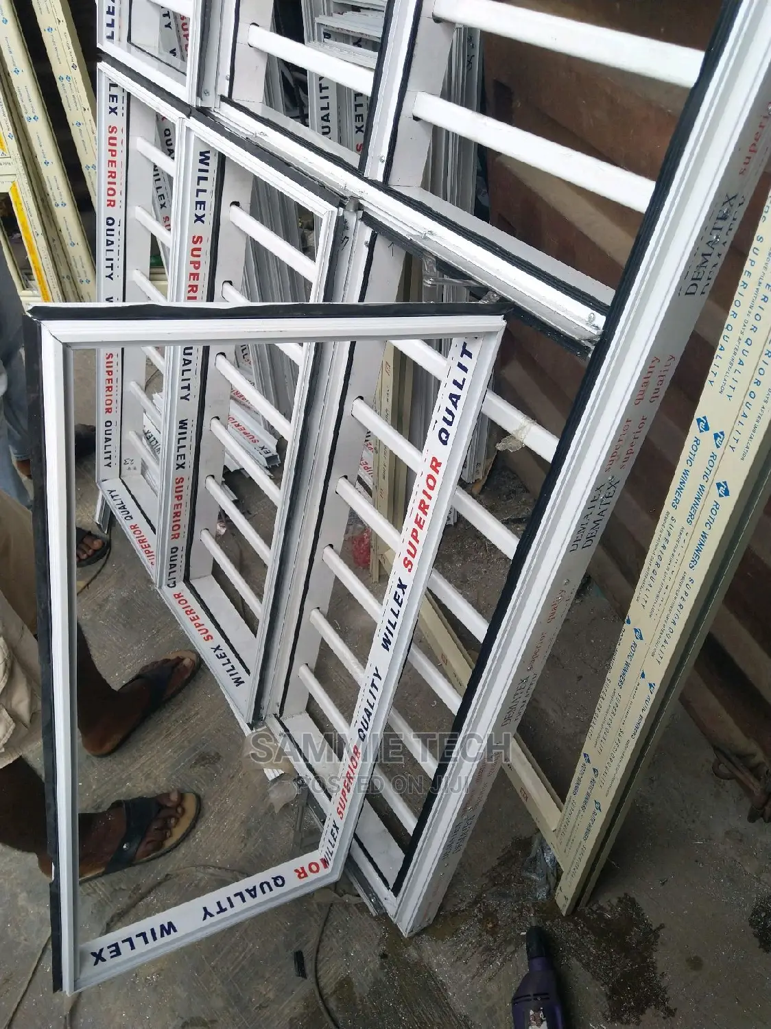 Aluminum Frameless Window in Any Color