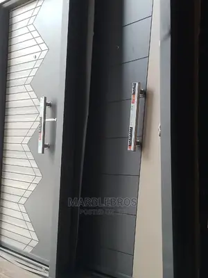 Israelis Door
