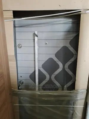 Israelis Door