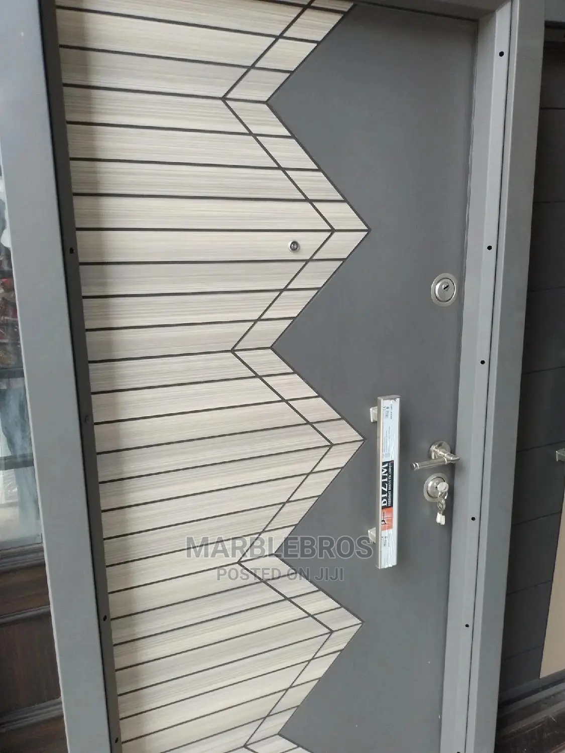 Israelis Door