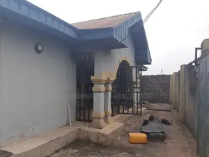 6bdrm Block of Flats in Benin City for Sale